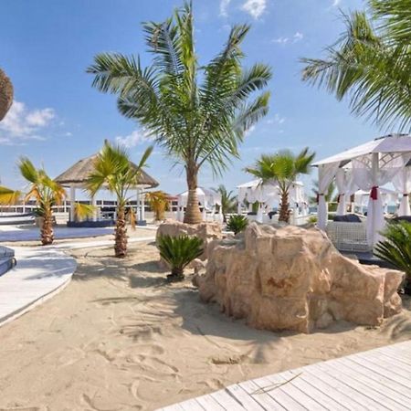 Velier Holiday Apartments Mamaia Bagian luar foto