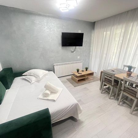 Velier Holiday Apartments Mamaia Bagian luar foto