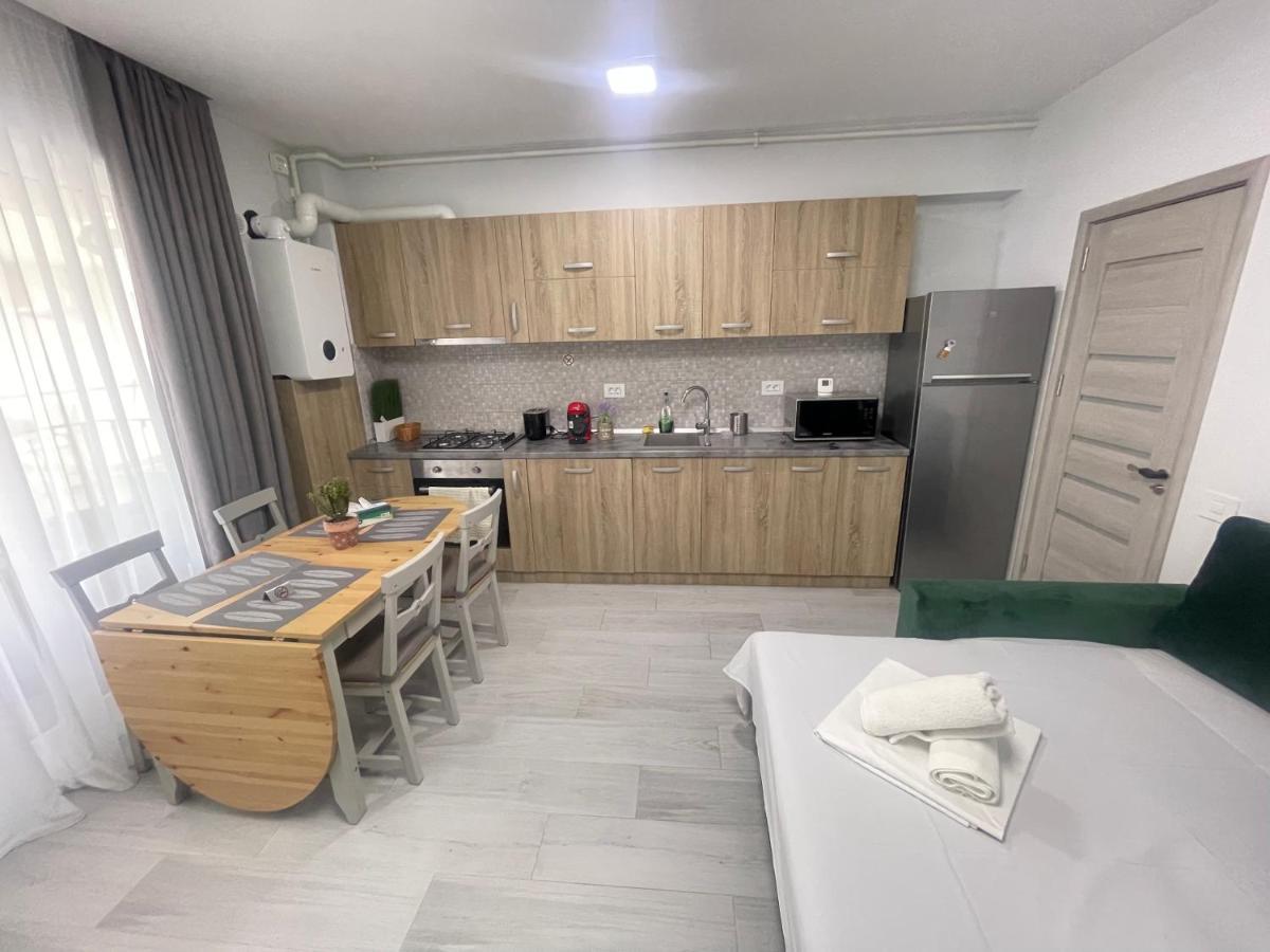 Velier Holiday Apartments Mamaia Bagian luar foto